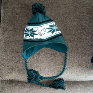 New Era Philadelphia Eagles Puff Ball beanie. Never been worn!
